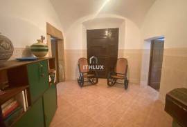 MANOR HOUSE IN TORREMOCHA (CÁCERES) – 555 M², PATIO, WINE CELLAR AND ELEVATOR