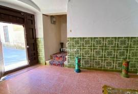 MANOR HOUSE IN TORREMOCHA (CÁCERES) – 555 M², PATIO, WINE CELLAR AND ELEVATOR