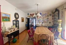 MANOR HOUSE IN TORREMOCHA (CÁCERES) – 555 M², PATIO, WINE CELLAR AND ELEVATOR
