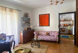MANOR HOUSE IN TORREMOCHA (CÁCERES) – 555 M², PATIO, WINE CELLAR AND ELEVATOR