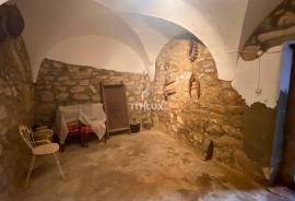 MANOR HOUSE IN TORREMOCHA (CÁCERES) – 555 M², PATIO, WINE CELLAR AND ELEVATOR