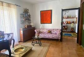 MANOR HOUSE IN TORREMOCHA (CÁCERES) – 555 M², PATIO, WINE CELLAR AND ELEVATOR