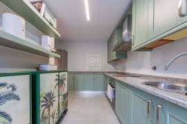 Fantastic fully renovated 3+1 bedroom townhouse in the prestigious Vila Sol golf resort.
