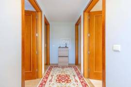 Fantastic fully renovated 3+1 bedroom townhouse in the prestigious Vila Sol golf resort.