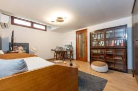 Fantastic fully renovated 3+1 bedroom townhouse in the prestigious Vila Sol golf resort.