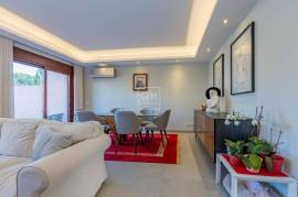 Fantastic fully renovated 3+1 bedroom townhouse in the prestigious Vila Sol golf resort.
