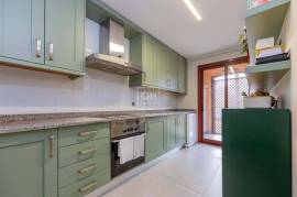 Fantastic fully renovated 3+1 bedroom townhouse in the prestigious Vila Sol golf resort.