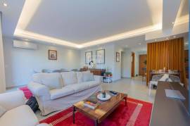 Fantastic fully renovated 3+1 bedroom townhouse in the prestigious Vila Sol golf resort.