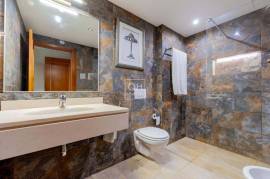 Fantastic fully renovated 3+1 bedroom townhouse in the prestigious Vila Sol golf resort.
