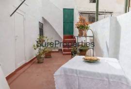 Village house with 4 bedrooms and terrace in Algarrobo village.