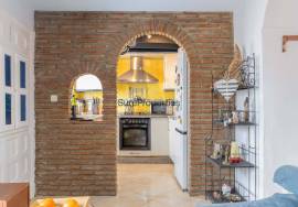 Village house with 4 bedrooms and terrace in Algarrobo village.