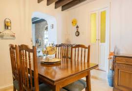 Village house with 4 bedrooms and terrace in Algarrobo village.