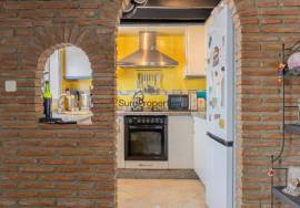 Village house with 4 bedrooms and terrace in Algarrobo village.