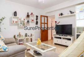 Village house with 4 bedrooms and terrace in Algarrobo village.