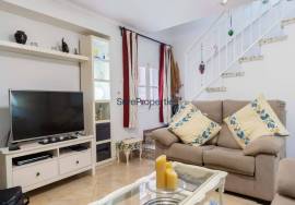 Village house with 4 bedrooms and terrace in Algarrobo village.