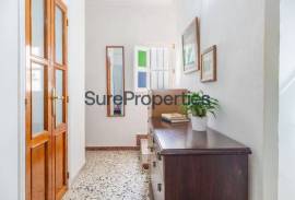 Village house with 4 bedrooms and terrace in Algarrobo village.