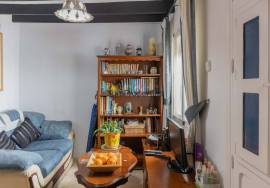 Village house with 4 bedrooms and terrace in Algarrobo village.