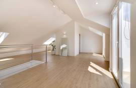 3-Bedroom Duplex Apartment, Fully Renovated, in the Historic Centre of Cascais