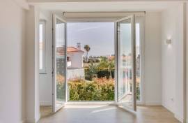 3-Bedroom Duplex Apartment, Fully Renovated, in the Historic Centre of Cascais