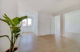 3-Bedroom Duplex Apartment, Fully Renovated, in the Historic Centre of Cascais