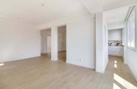 3-Bedroom Duplex Apartment, Fully Renovated, in the Historic Centre of Cascais