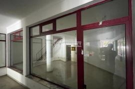 Stall shop with 57 m2 consisting of 2 floors located in Santiago do Cacém