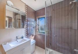 4+3 Bedroom Villa with Pool, Basement Apartment and Sea View for Sale in Olhão, Algarve