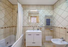 4+3 Bedroom Villa with Pool, Basement Apartment and Sea View for Sale in Olhão, Algarve