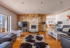 4+3 Bedroom Villa with Pool, Basement Apartment and Sea View for Sale in Olhão, Algarve