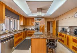 4+3 Bedroom Villa with Pool, Basement Apartment and Sea View for Sale in Olhão, Algarve
