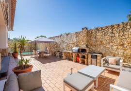 4+3 Bedroom Villa with Pool, Basement Apartment and Sea View for Sale in Olhão, Algarve