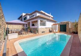 4+3 Bedroom Villa with Pool, Basement Apartment and Sea View for Sale in Olhão, Algarve