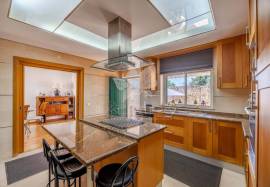 4+3 Bedroom Villa with Pool, Basement Apartment and Sea View for Sale in Olhão, Algarve