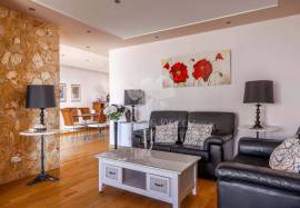4+3 Bedroom Villa with Pool, Basement Apartment and Sea View for Sale in Olhão, Algarve