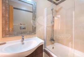 Light and airy Two bedroom apartment with interior parking, central Moncarapacho. Light and airy Two bedroom apartment with interior parking, central Moncarapacho.