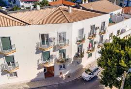 Light and airy Two bedroom apartment with interior parking, central Moncarapacho. Light and airy Two bedroom apartment with interior parking, central Moncarapacho.