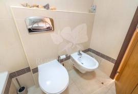 Light and airy Two bedroom apartment with interior parking, central Moncarapacho. Light and airy Two bedroom apartment with interior parking, central Moncarapacho.