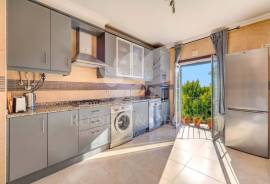 Light and airy Two bedroom apartment with interior parking, central Moncarapacho. Light and airy Two bedroom apartment with interior parking, central Moncarapacho.