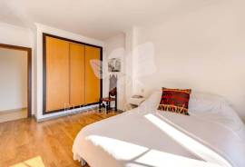 Light and airy Two bedroom apartment with interior parking, central Moncarapacho. Light and airy Two bedroom apartment with interior parking, central Moncarapacho.