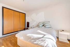 Light and airy Two bedroom apartment with interior parking, central Moncarapacho. Light and airy Two bedroom apartment with interior parking, central Moncarapacho.