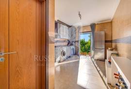 Light and airy Two bedroom apartment with interior parking, central Moncarapacho. Light and airy Two bedroom apartment with interior parking, central Moncarapacho.