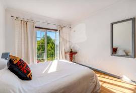 Light and airy Two bedroom apartment with interior parking, central Moncarapacho. Light and airy Two bedroom apartment with interior parking, central Moncarapacho.