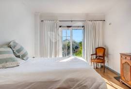 Light and airy Two bedroom apartment with interior parking, central Moncarapacho. Light and airy Two bedroom apartment with interior parking, central Moncarapacho.