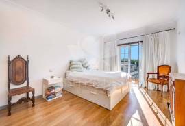 Light and airy Two bedroom apartment with interior parking, central Moncarapacho. Light and airy Two bedroom apartment with interior parking, central Moncarapacho.