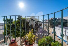 Light and airy Two bedroom apartment with interior parking, central Moncarapacho. Light and airy Two bedroom apartment with interior parking, central Moncarapacho.