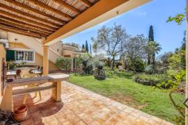 Beautiful 3+ bedroom villa with pool, guest annex,  double garage, lake, fab sea views, garden house. Moncarapacho