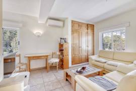 Beautiful 3+ bedroom villa with pool, guest annex,  double garage, lake, fab sea views, garden house. Moncarapacho