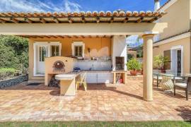 Beautiful 3+ bedroom villa with pool, guest annex,  double garage, lake, fab sea views, garden house. Moncarapacho