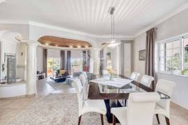 Beautiful 3+ bedroom villa with pool, guest annex,  double garage, lake, fab sea views, garden house. Moncarapacho