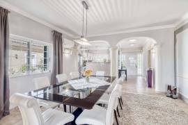 Beautiful 3+ bedroom villa with pool, guest annex,  double garage, lake, fab sea views, garden house. Moncarapacho